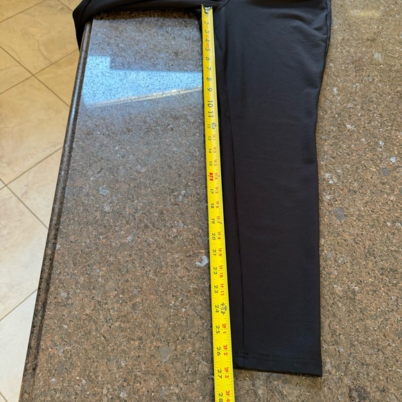 HUE Ponte Black Leggings Back Pocket Jean Style Size Large - Picture 7 of 7